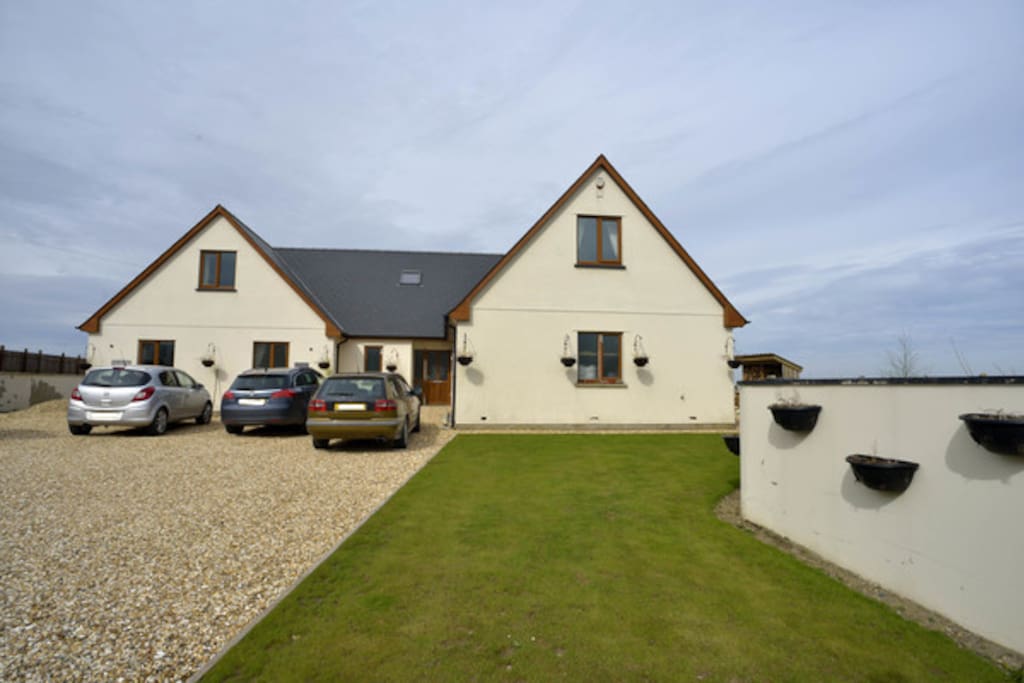 Front of Golygfa'r Mynydd