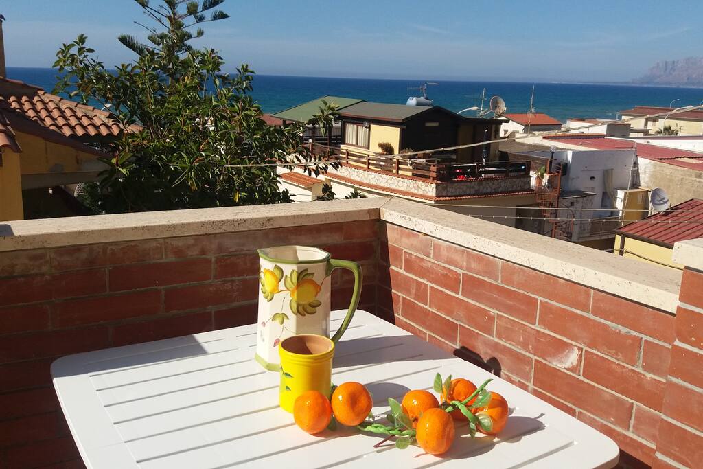 angolo della veranda ad L, spaziosa e abitabile per pranzo/cena/colazione o relax