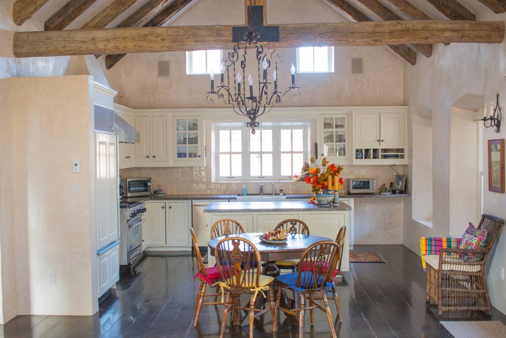 Modern full kitchen with dining area