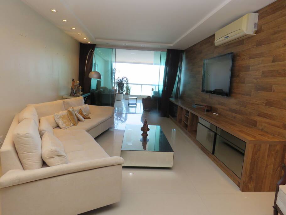 Sala confortável com wi-fi e tv a cabo