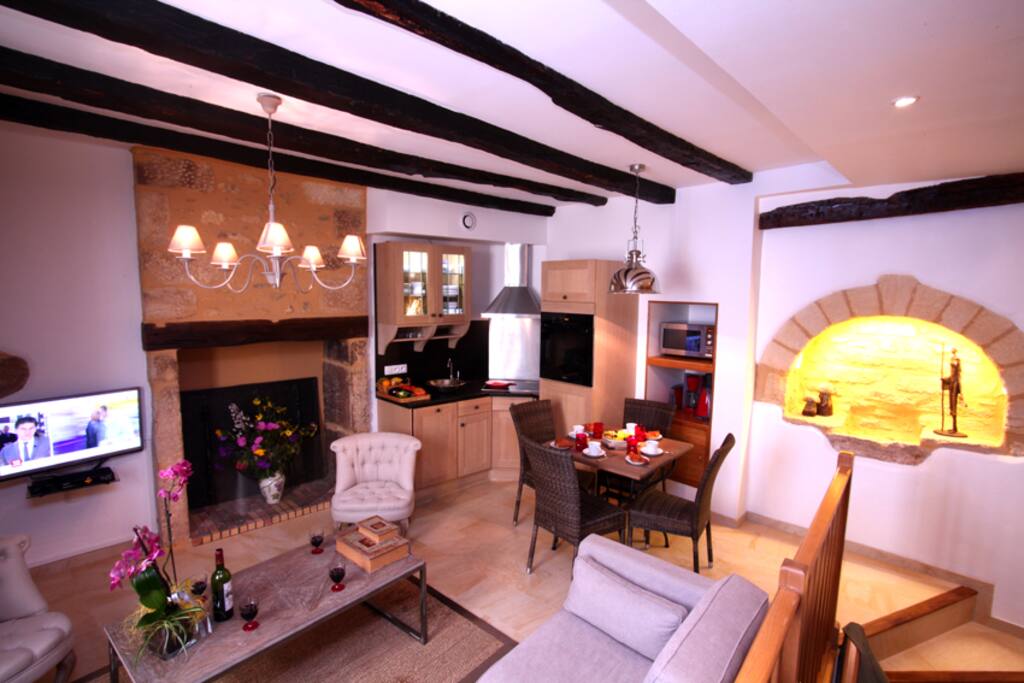 Salon / Main room
