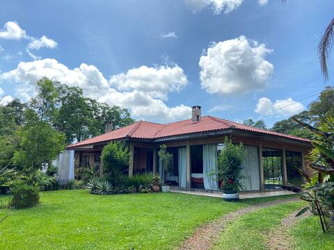 Spacious villa with swimming pool