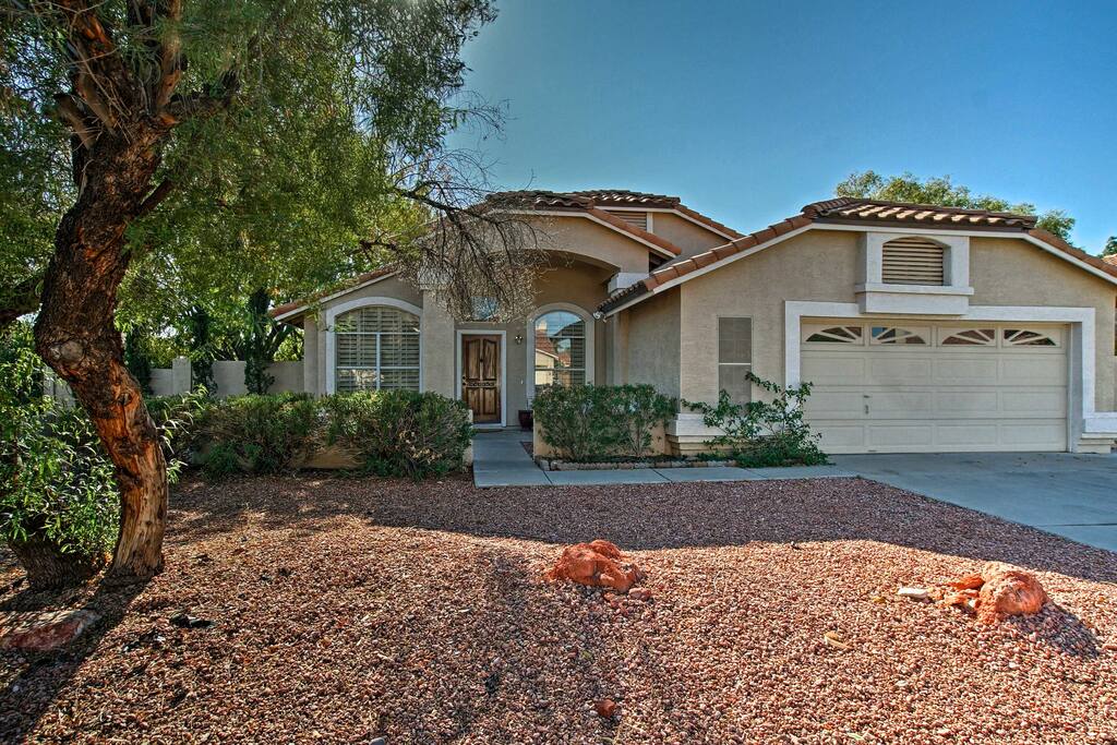 This centrally located casa is within minutes of golf courses, downtown Scottsdale, the Waste Management Open and somuch more!