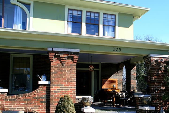 Marble Hill Inn: The Maxwell Room