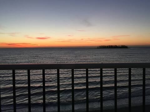 Milford Beach House - Newer Construction!