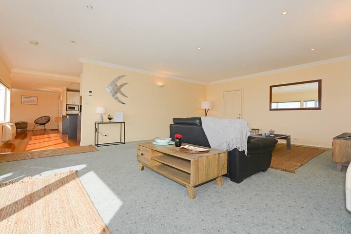 REACH OUT & TOUCH THE WATER/ENJOY THE BEACHFRONT gallery image 4