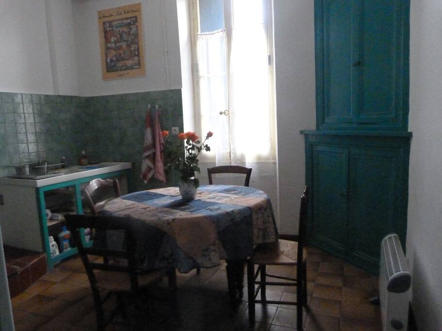 Cuisine avec placard à votre disposition