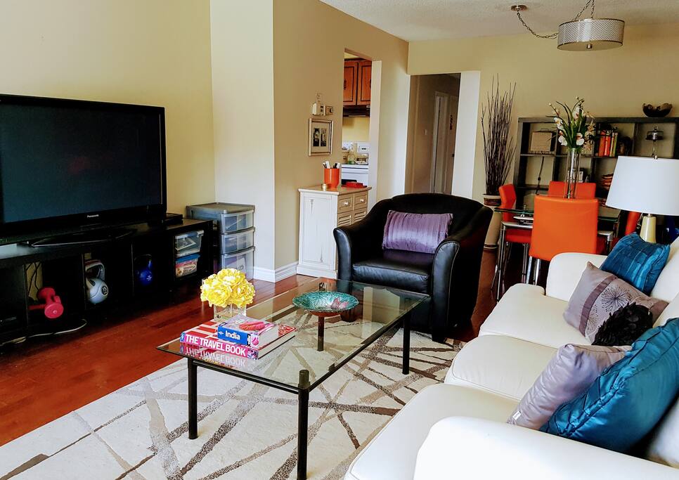 Living Room with 52" screen TV