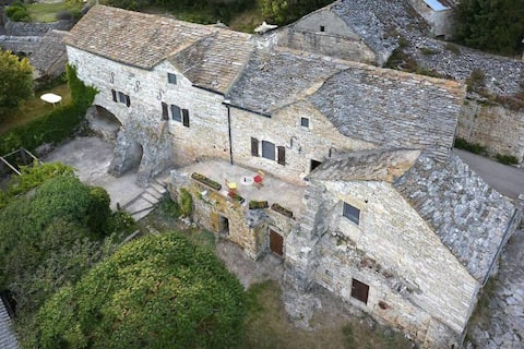 Caussenarde house with character
Marguerite Rose