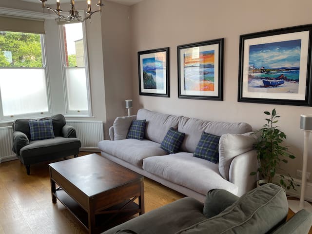 Spacious 4 Bedroom Family Home St Margarets