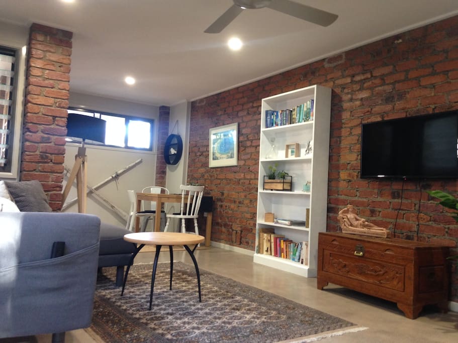 open plan living, lounge, TV and wifi.