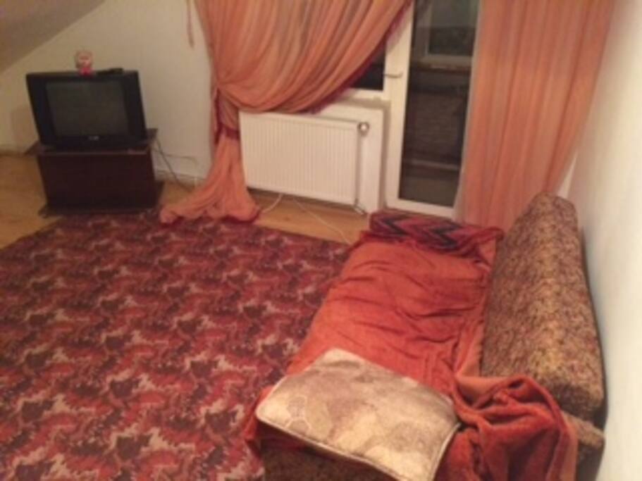 The other bed in the rental room