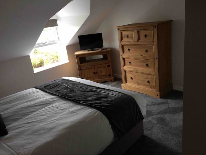 King size zip and link will split into 2 small single beds.