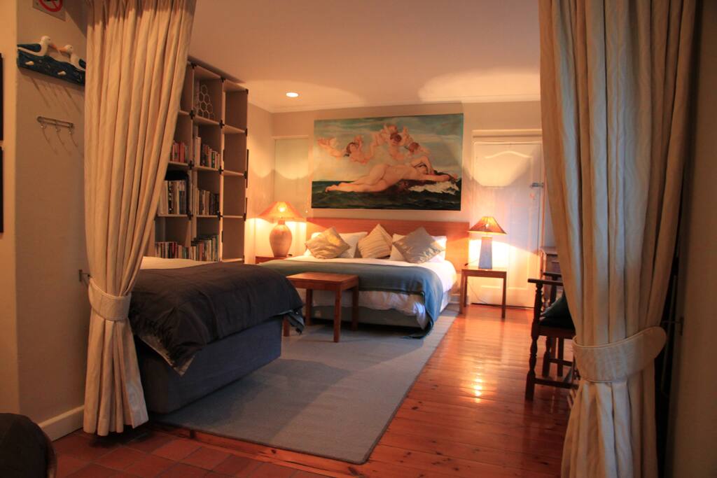Bedroom with 2 beds
