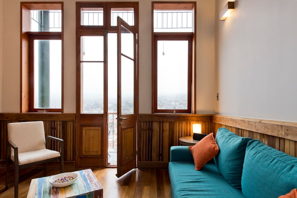 Living con parlante bluetooth