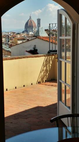 Central apt amazing view!500m from SMN gallery image 5