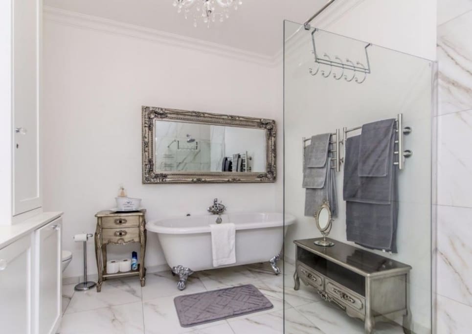Main bedroom with Kingsize extra length bed, airconditioning, DSTV, Large on suite bathroom with walk in shower and Victorian bath. Room opens up onto pool area.