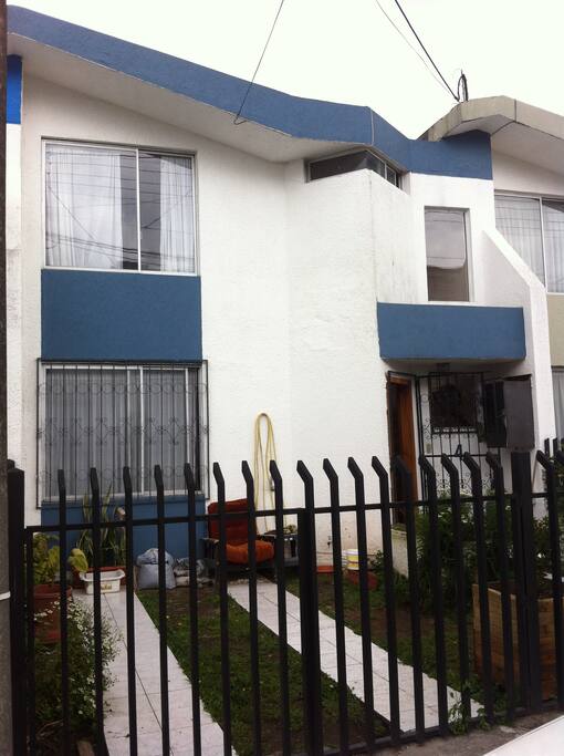 La casa con su jardín