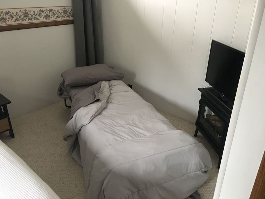 Twin cot configuration. Can be set up upon request.