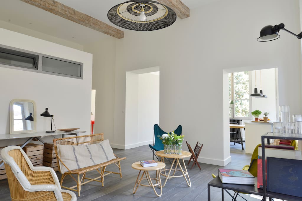 Salon-living room