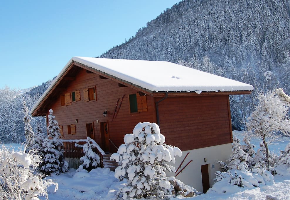 The chalet in front of the slopes