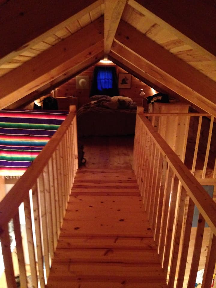 Most do druhého podkrovia na spanie