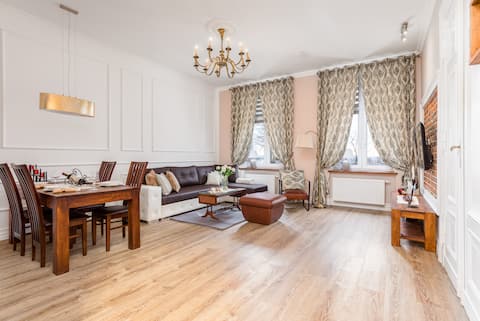Popular Airbnb listing: Comfort Studio Central A in Nowe Miasto