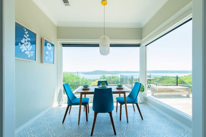 Relaxing Lake View Stay: Hot Tub, Grill & Games