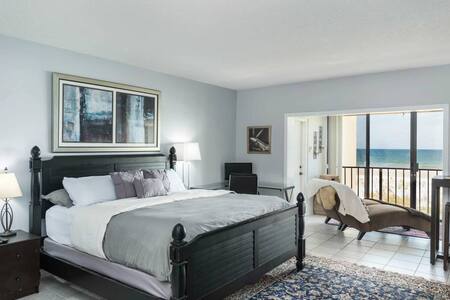 Luxurious OCEANFRONT Condo on Jax Beach