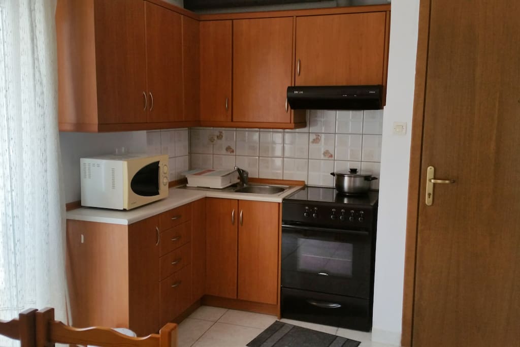 FULL EQUIPMENT KITCHEN