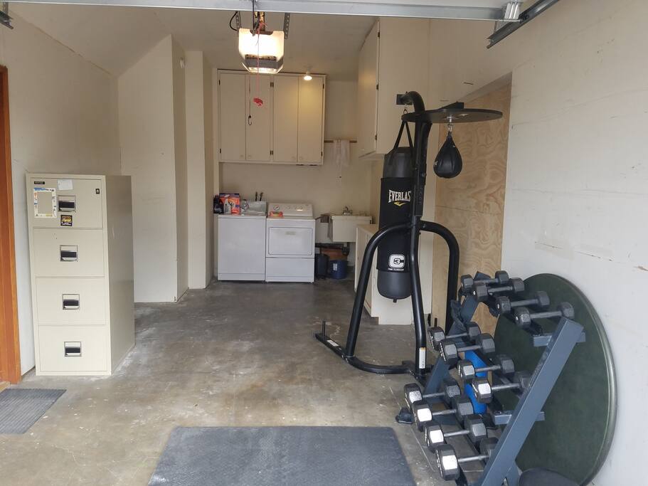 weights plus boxing station