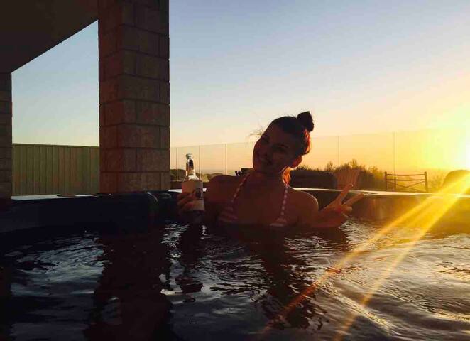 Large 2 storey home with 180 degree ocean views gallery image 3