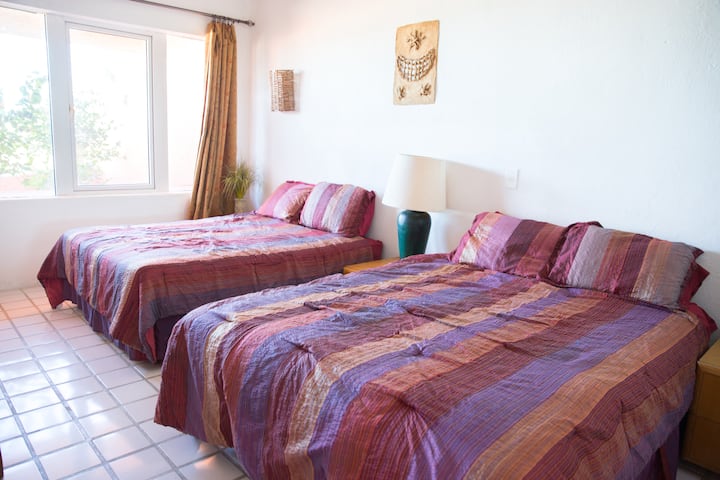 שתי מיטות קווין סייז