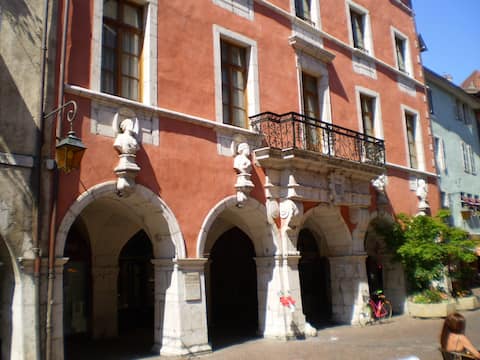 60 m2 loft in old town next to the lake
