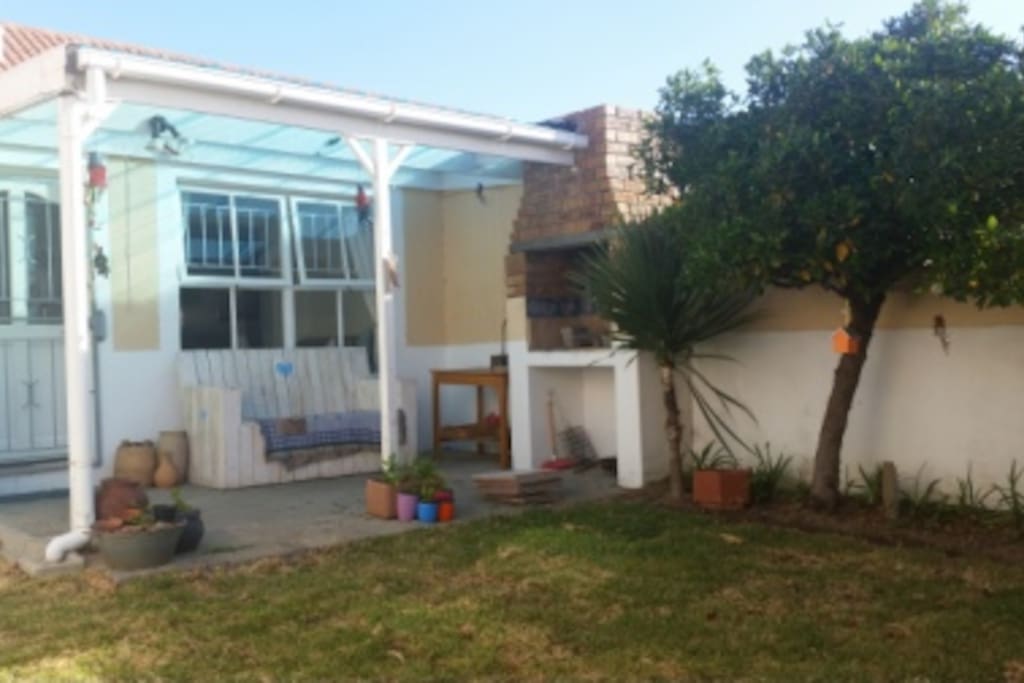 Enclosed private garden with braai - pet friendly