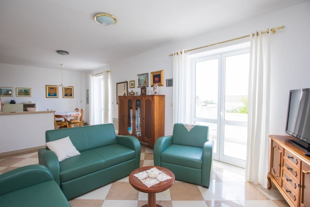 Large windows for plenty of natural sunlight