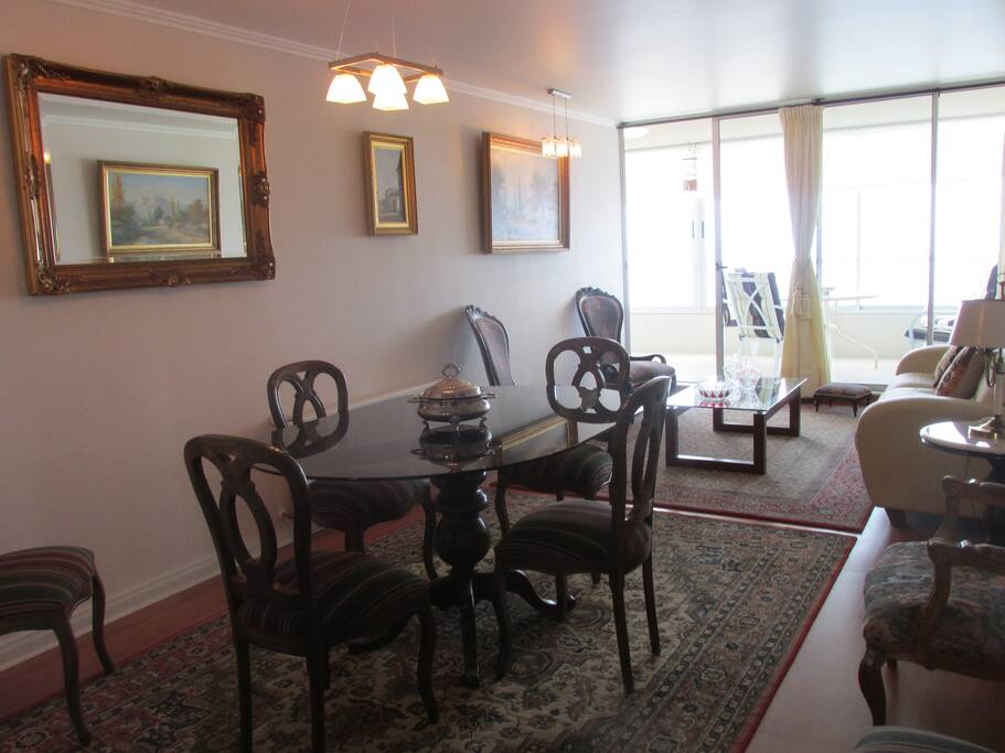 Amplio living comedor