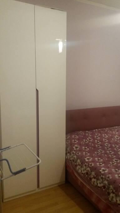 letto due piazze e armadio doppia anta