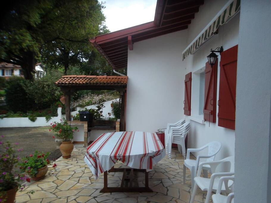 Terrasse et barbecue