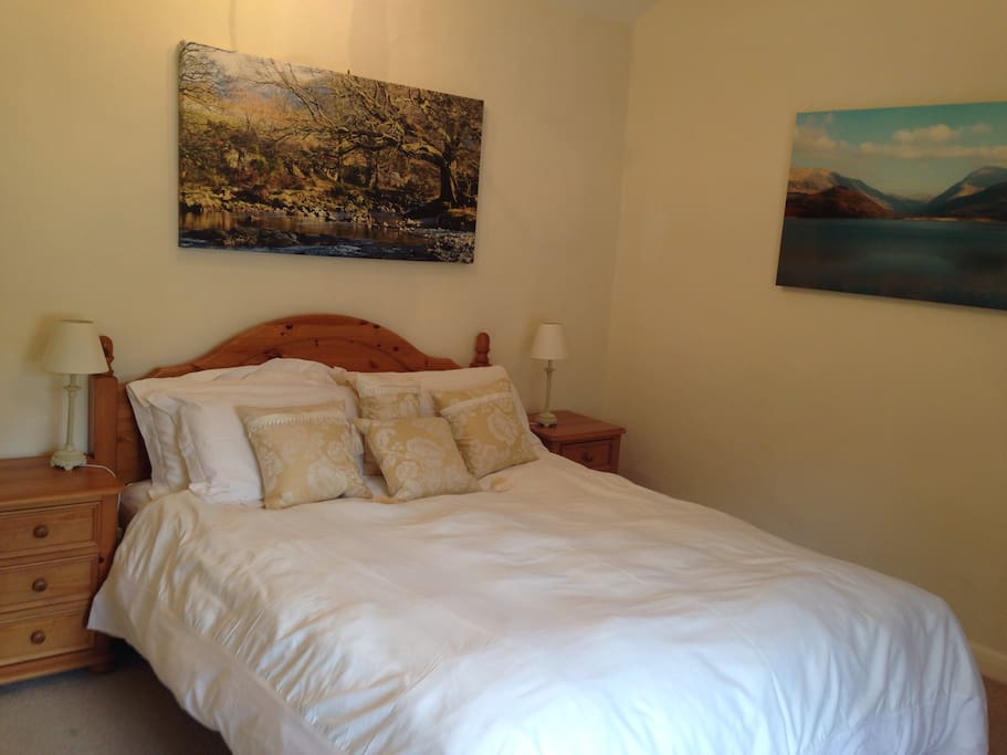 Master bedroom, super King size bed