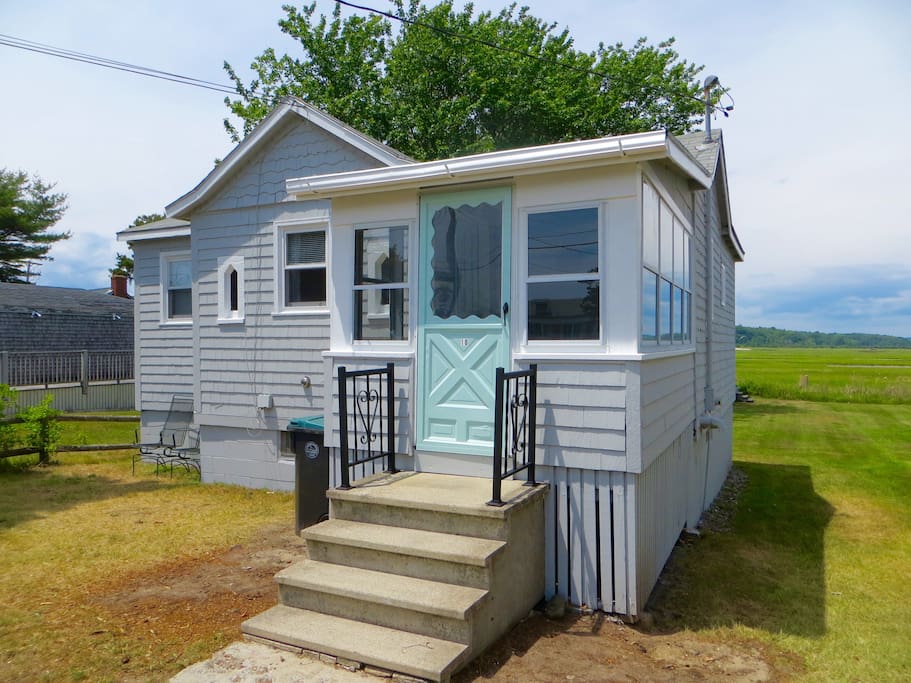 2 Bedroom Pine Point Beach Cottage Houses for Rent in Scarborough