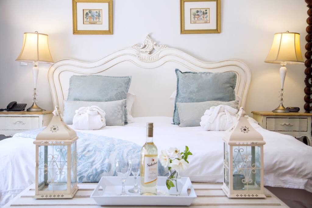 Complimentary sparkling wine & chocolates in your suite...
