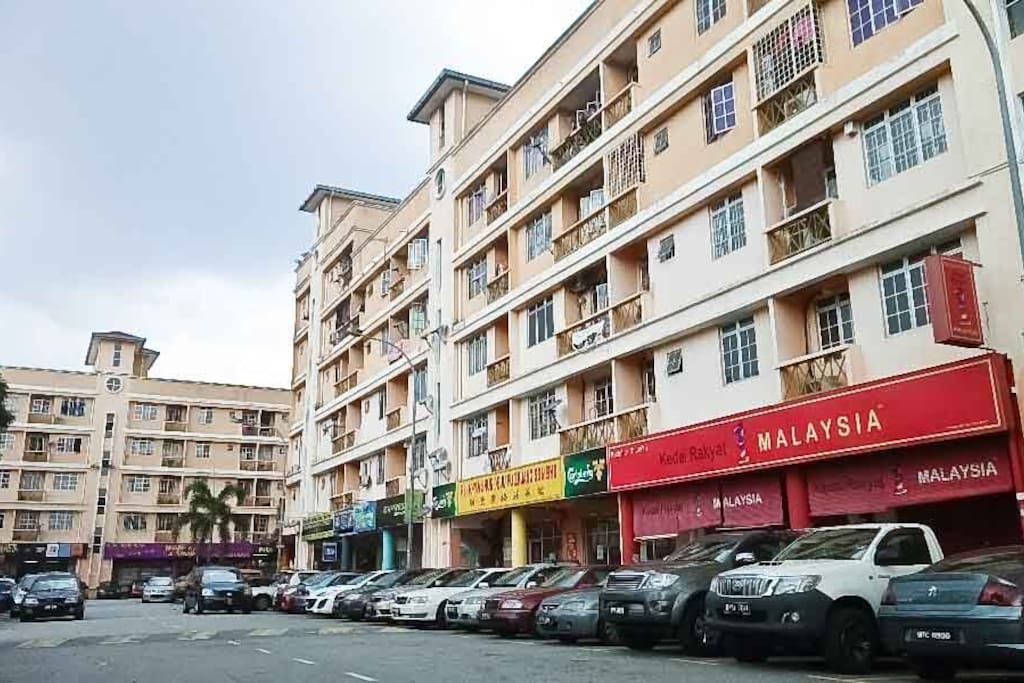 our studio apartment have many shop like coin laundry, KKMart, 99 Speed Mart, Mamak Restaurant, Second Hand Shop, Clinique, Car workshop, Pharmacy and Ampang Hospital Just next to our property