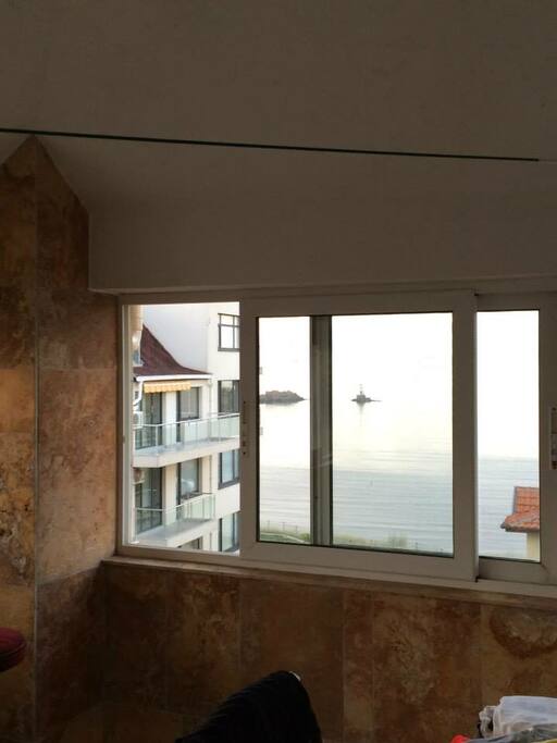 Indoor terrace with plenty of windows overlooking the sea.