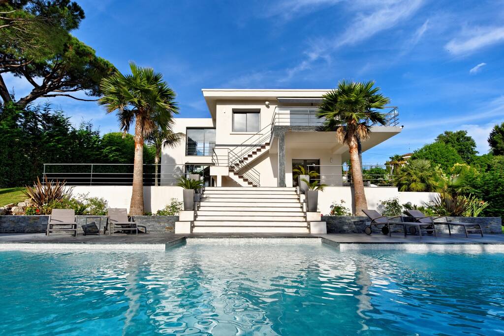 Pool area