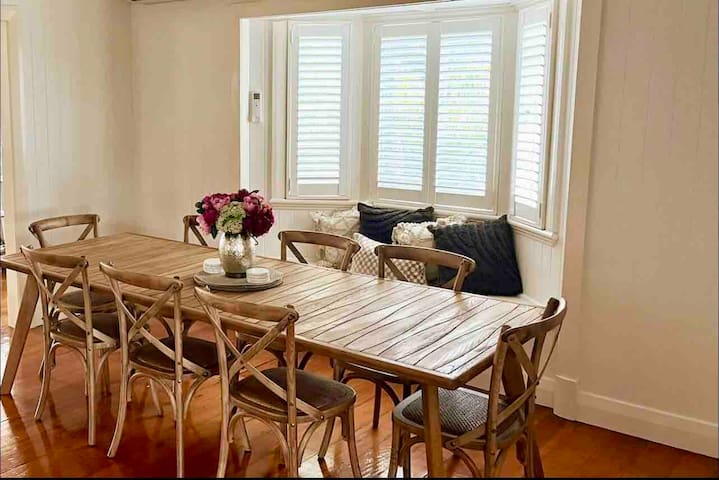 Charming 5BR Family Home w/Pool 10min from Airport gallery image 3