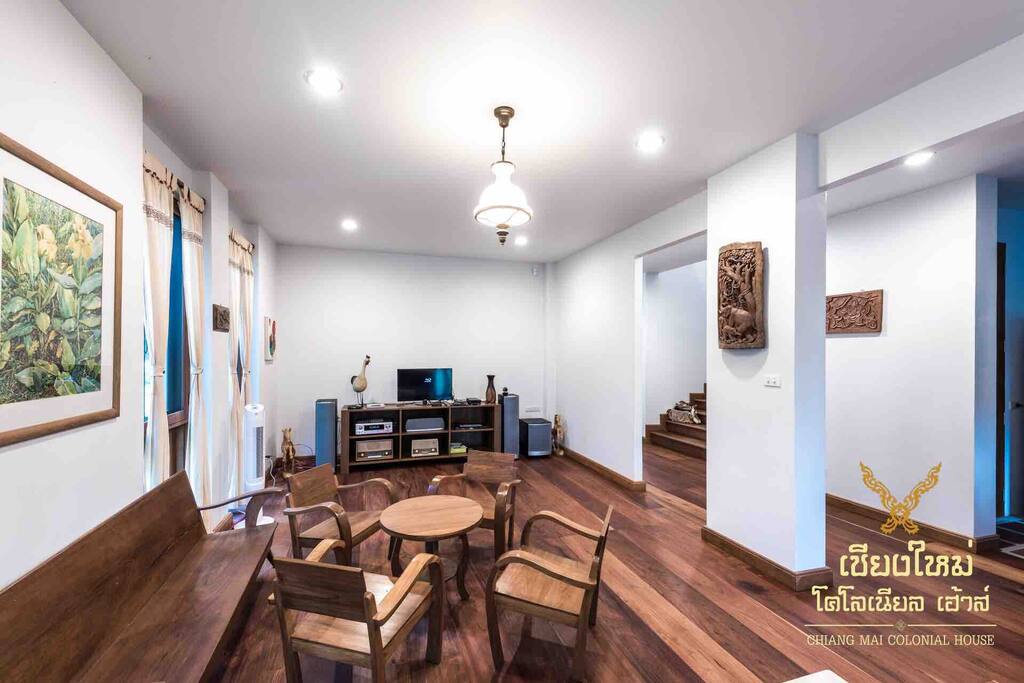 Living room with air condition 客廳配有空調