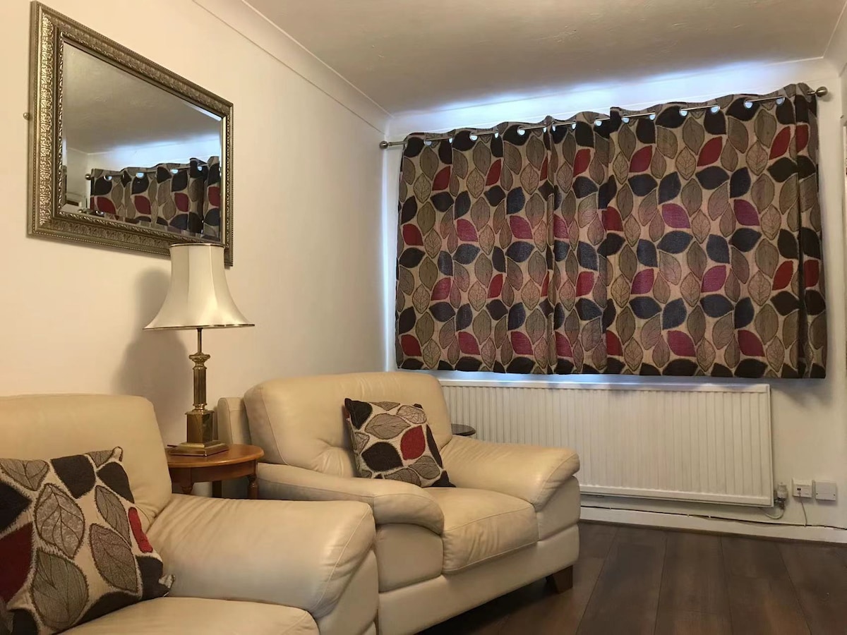 Top Airbnb: Entire 2 Bedroom House in Myland