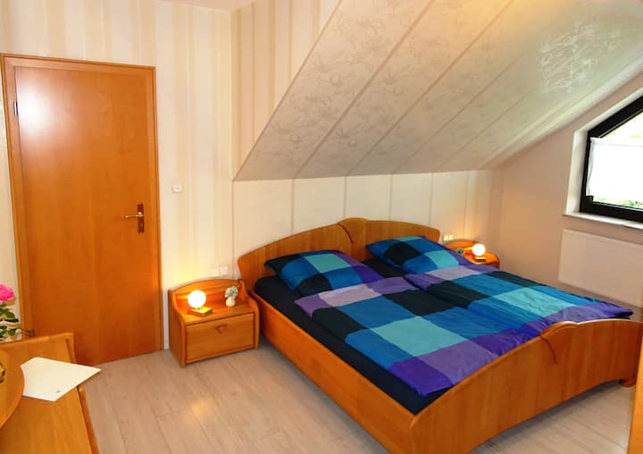 Chumba cha 2 NO: Chumba cha watu wawili kilicho na kitanda cha watu wawili (17sqm)