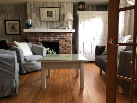 Top Airbnb: Montreal, Notre-Dame-de Grâce, free parking in Côte Des Neiges–Notre Dame De Grâce